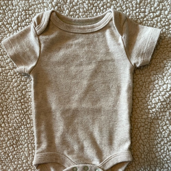 4 Cloud Island Newborn Onesies - Picture 8 of 9